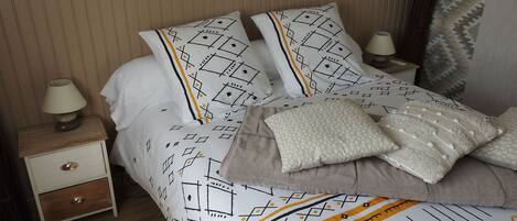 2 bedrooms, WiFi, bed sheets