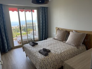 1 slaapkamer, een strijkplank/strijkijzer, wifi, beddengoed