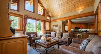 âïžEmerald Chaletâïž 5 BR Chalet with Hot Tub & BBQ, First Hole of Golf Course