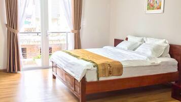 4 habitaciones, caja de seguridad en la habitación y escritorio