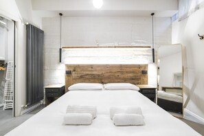 1 slaapkamer, een strijkplank/strijkijzer, wifi
