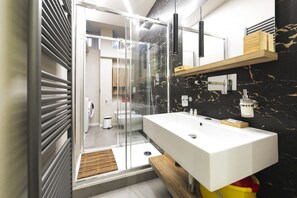 Dusj, hårføner og bidé