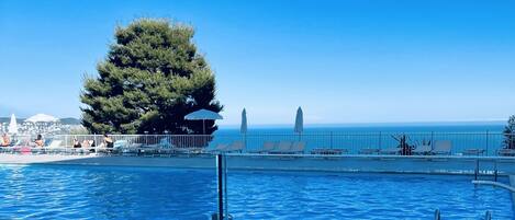 Piscine extérieure, piscine chauffée