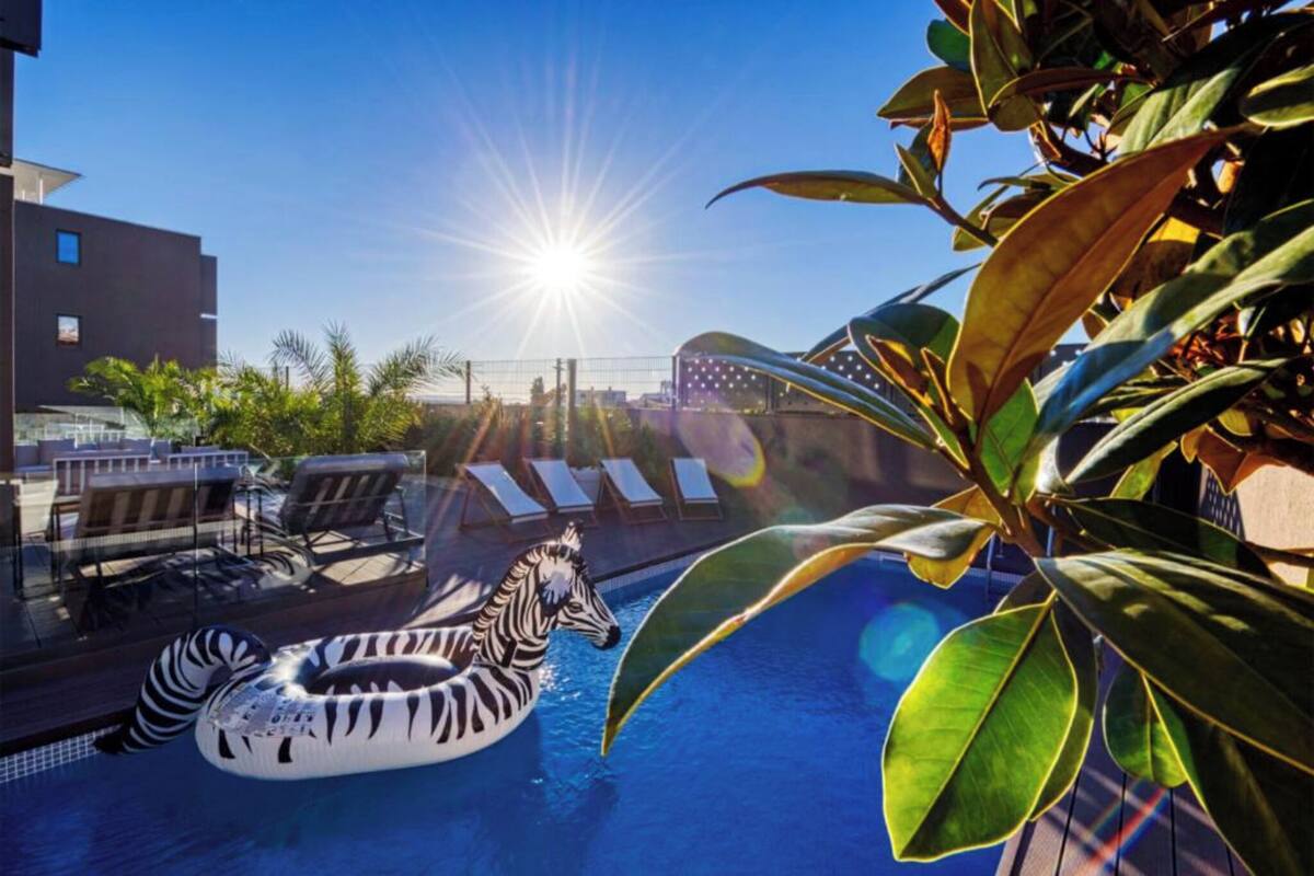 Appartamento Premium, 1 camera da letto, piscina privata | Piscina | Piscina stagionale all'aperto, ombrelloni da piscina, lettini