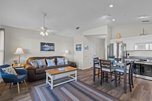 TV, DVD player, video library - Nature's Landing C303 Water View in Cedar Key! (Cedar Key)