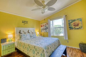 3 bedrooms, desk, iron/ironing board, free WiFi - Hawthorne - Fisherman's Delight! Plenty of Parking (Cedar Key)