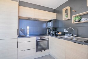 Réfrigérateur, micro-ondes, four, lave-vaisselle