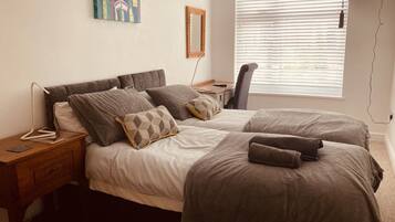 5 bedrooms, desk, iron/ironing board, travel cot