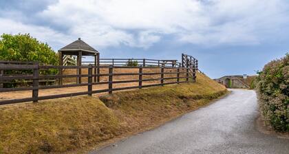 Whitsand Bay Lodge