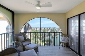 Unclassified image, 5 of 21, button