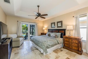 3 bedrooms, free WiFi, bed sheets - 3 bed 2 bath home, has wonderful southern exposure (Marco Island)