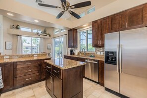 Fridge, microwave, oven, stovetop - 3 bed 2 bath home, has wonderful southern exposure (Marco Island)