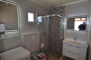 Bathroom - Luxury Villa With Stunning Views, Private Pool, Private Tennis Court, Mini Golf (Podgora)