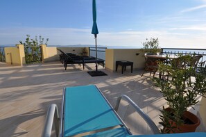 Outdoor dining - Luxury Villa With Stunning Views, Private Pool, Private Tennis Court, Mini Golf (Podgora)