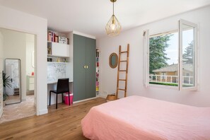 5 chambres, fer et planche à repasser, lit parapluie, Wi-Fi