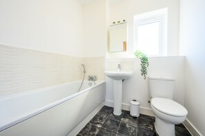 Apartment | Bathroom