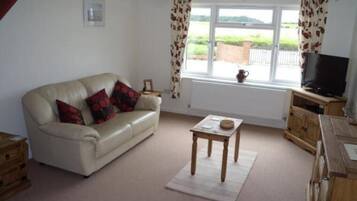 Cottage, 1 Queen Bed | 1 bedroom, iron/ironing board, free WiFi, bed sheets