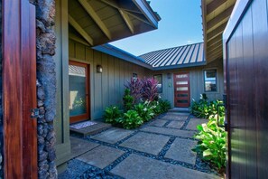 Exterior detail - Gorgeous Private Home with Pool and Spa in Waikoloa Resort, Big Island (Waikoloa)