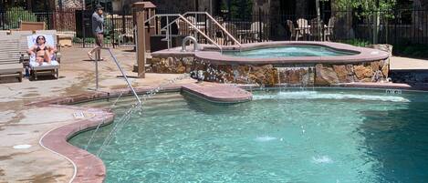 室内游泳池,室外游泳池