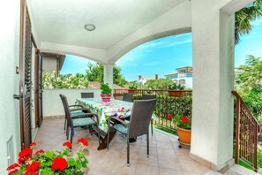 Outdoor dining - Guest House Marica - Triple room with terrace S2 (Rovinj)