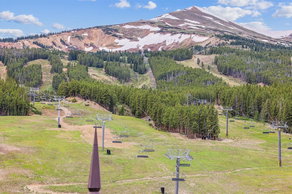 One Ski Hill Place by null