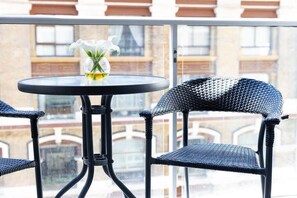 Dining - A Modern & Stylish Studio Next to Darling Harbour (Sydney)