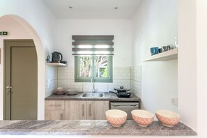 Standard Triple Studio Athina | Private kitchen | Mini-fridge, cookware/dishes/utensils - 3 Goddesses (Skiathos)