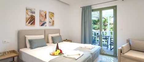 Standard Triple Studio Athina | In-room safe, free cribs/infant beds, free WiFi, bed sheets