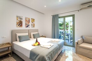 Standard Triple Studio Athina | In-room safe, free cribs/infant beds, free WiFi, bed sheets - 3 Goddesses (Skiathos)