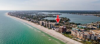 3 Minute Walk to Beach! Sleeps up to 9- Gorgeous Beach Home