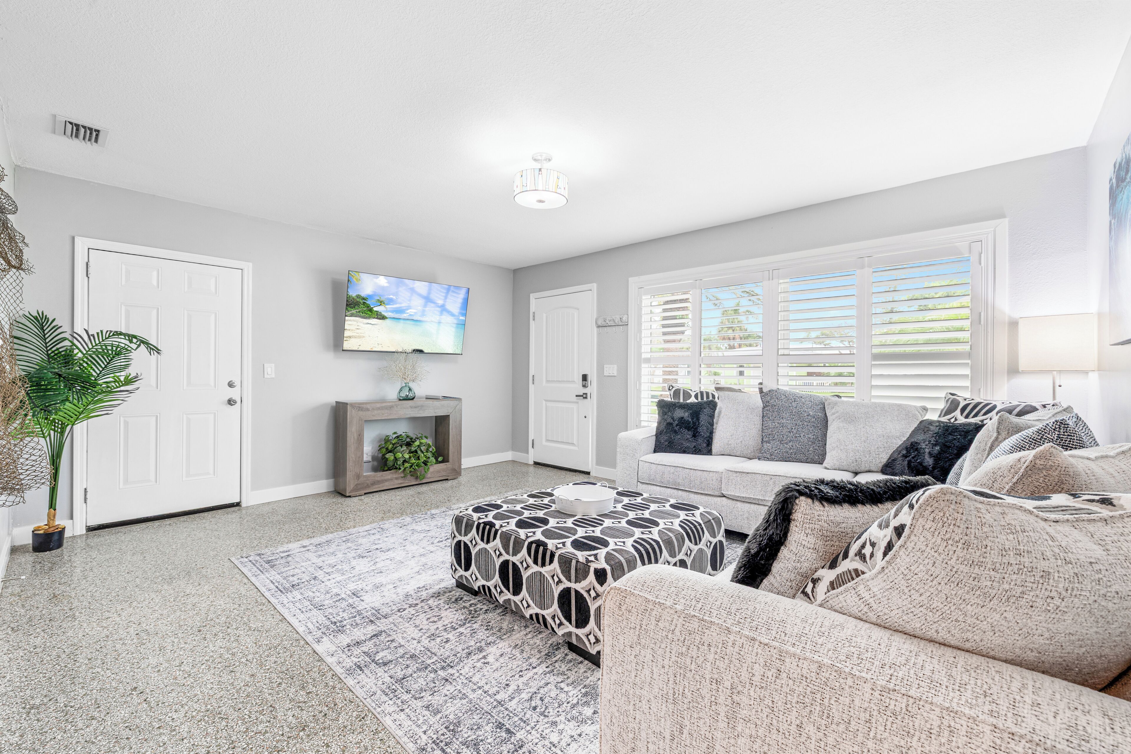3 Minute Walk To Beach! Sleeps Up To 9- Gorgeous Beach Home - St. Pete Beach, FL