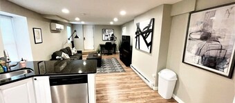 Boardwalk- Modern Oasis with King Bed, Fast WiFi & Easy Parking