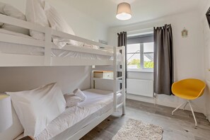 3 chambres, fer et planche à repasser, lit parapluie, Wi-Fi gratuit