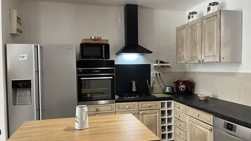 Réfrigérateur, micro-ondes, four, lave-vaisselle