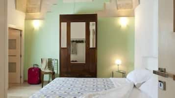 3 dormitorios, tabla de planchar con plancha, cuna de viaje