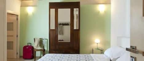 3 bedrooms, iron/ironing board, travel cot, free WiFi