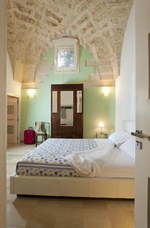 3 bedrooms, iron/ironing board, travel cot, free WiFi