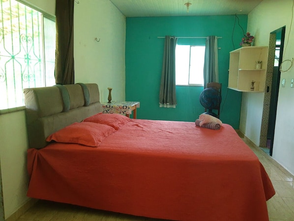 2 bedrooms, iron/ironing board, bed sheets
