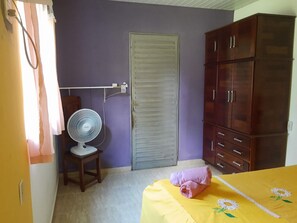 2 bedrooms, iron/ironing board, bed sheets