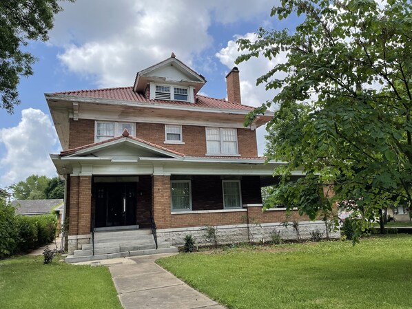 Exterior - Lg Historic. 2 bulk MSU. Hammond. OTC. Downtown close (Springfield)