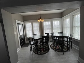 Dining - Lg Historic. 2 bulk MSU. Hammond. OTC. Downtown close (Springfield)