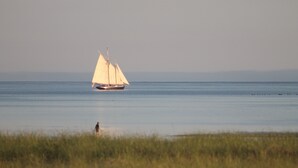 På stranden