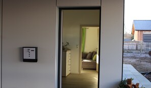 2 slaapkamers, een strijkplank/strijkijzer, reisbedje, gratis wifi