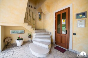 Exterior - Feeling House (Salò)