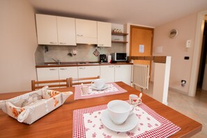 City Apartment | Private kitchen | Fridge, microwave, stovetop, coffee/tea maker