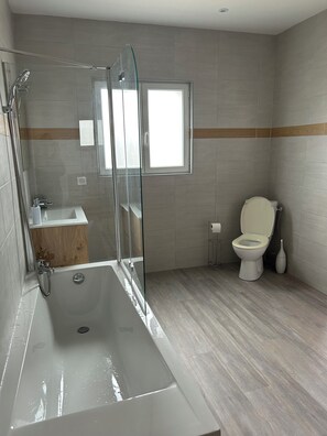 Bathtub, hair dryer, toilet paper - Maison Landaise 12 Personnes Proche Lacs ET Forêts (Sainte-Eulalie-en-Born)