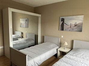 7 bedrooms, iron/ironing board, travel cot, free WiFi - Maison Landaise 12 Personnes Proche Lacs ET Forêts (Sainte-Eulalie-en-Born)