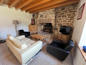 Fernseher, Kamin, Videospiele, Arbeitsbereiche
