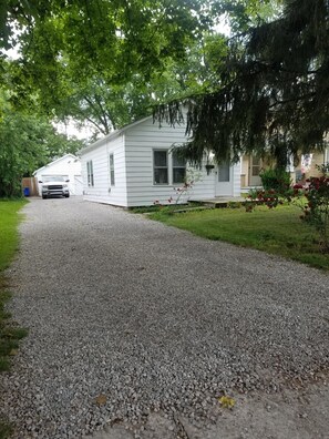 Property grounds - Roomy 1 Bdrm House-Hi-Speed Internet-Great for Cple/Sml Family-Easy to Get About (Columbus)