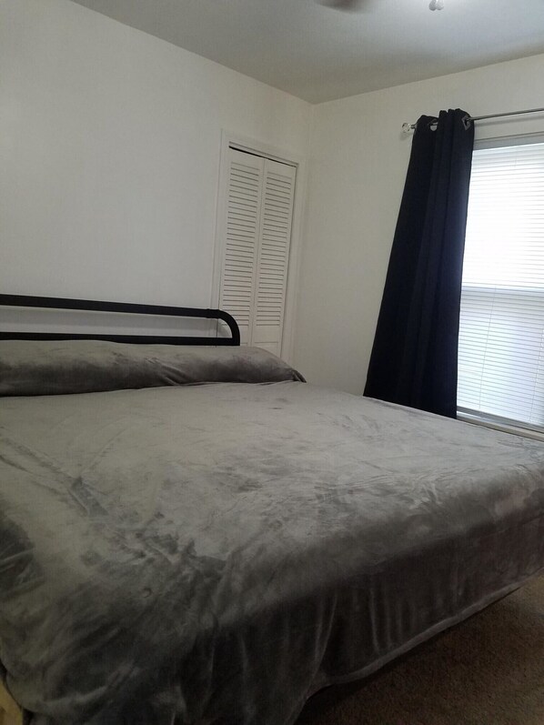 1 habitación, escritorio, wifi gratis y ropa de cama